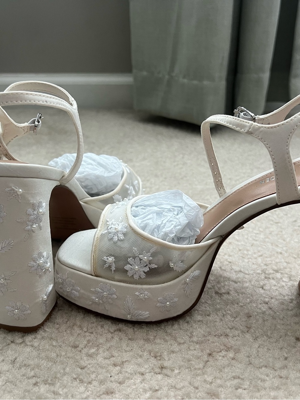 Steve Madden Ivory Floral Embroidered Platform Sandals - Picture 5 of 9